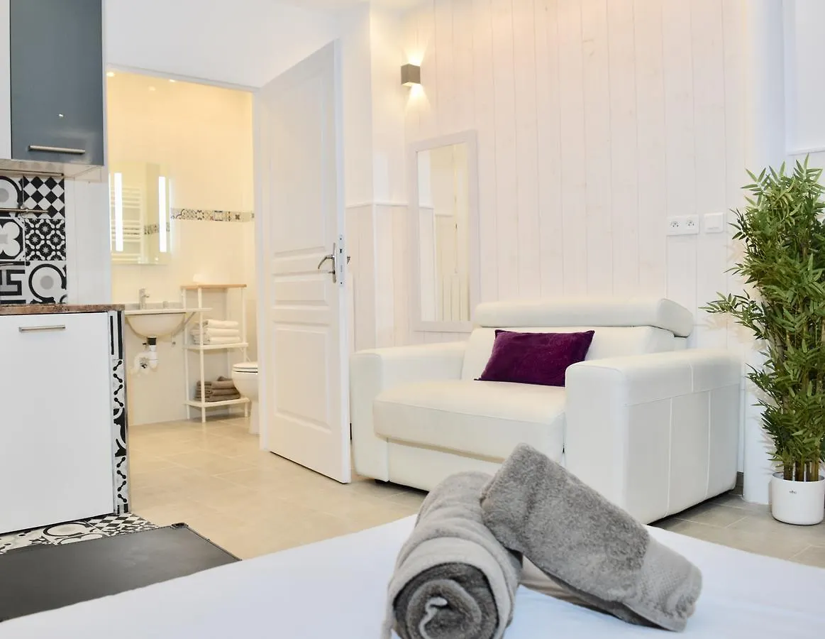 Home Services Paris 0*,